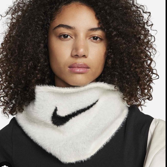 Nike Plush Knit Infinity Scarf White - Picture 1 of 2